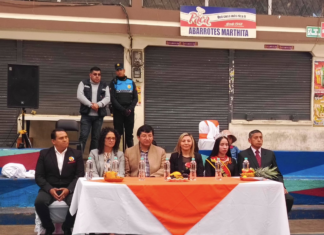 Este martes 19 de agosto, la ciudad de Riobamba marcó un precedente nacional al inaugurar en el mercado Santa Rosa, el primer espacio con promotores nutricionales, iniciativa impulsada por el Municipio con el propósito de fortalecer los hábitos de alimentación saludable entre la población.