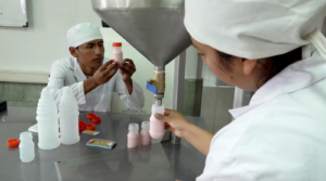El Ministerio de Educación presentó oficialmente en Santo Domingo de los Tsáchilas el Acuerdo Ministerial 2025-00031 EPJA TEC, una propuesta educativa innovadora dirigida a jóvenes, adultos y adultos mayores con escolaridad inconclusa.