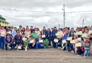 En el cantón Guano, provincia de Chimborazo, 62 productores de la comunidad Cahuají Alto culminaron un proceso de formación especializado en el marco de las Comunidades de Aprendizaje de la Agricultura Familiar Campesina (AFC), impulsadas por la Dirección Distrital de Chimborazo del Ministerio de Agricultura, Ganadería y Pesca (MAG).