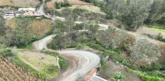 La Prefectura de Bolívar, bajo la dirección de Aníbal Coronel, concluyó con éxito los trabajos de mantenimiento vial en la ruta que conecta los sectores de Rumipamba, El Tingo y Panchigua Bajo, hasta llegar al Santuario del Guayco, sitio de gran valor espiritual y cultural para la provincia.