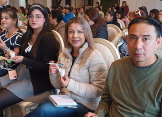 Con el objetivo de mejorar la alimentación de los estudiantes y fomentar hábitos saludables desde las aulas, proveedores de bares escolares del Distrito Chambo Riobamba participaron en un taller gratuito de loncheras saludables, donde aprendieron a preparar alimentos balanceados, nutritivos y atractivos para niñas y niños.