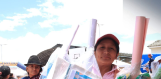 Este 29 de agosto, el Patronato de la Prefectura de Chimborazo, en coordinación con la Reina de la Provincia, realizó una jornada de apoyo social en el cantón Chambo, donde se entregaron kits escolares y servicios de salud a más de 350 niños y niñas, con el propósito de fortalecer su preparación para el inicio del año lectivo 2025.