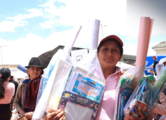 Este 29 de agosto, el Patronato de la Prefectura de Chimborazo, en coordinación con la Reina de la Provincia, realizó una jornada de apoyo social en el cantón Chambo, donde se entregaron kits escolares y servicios de salud a más de 350 niños y niñas, con el propósito de fortalecer su preparación para el inicio del año lectivo 2025.