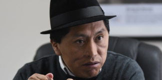 A primera hora del 1 de agosto, el líder indígena ecuatoriano Humberto Cholango fue detenido en el aeropuerto internacional Viru Viru de Santa Cruz, Bolivia. La noticia, confirmada por Leonidas Iza, expresidente de la CONAIE y excandidato presidencial por Pachakutik, ha desatado una ola de preocupación y protestas en sectores indígenas y políticos de Ecuador y Bolivia.