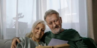 Llegar a la tercera edad con calidad de vida es uno de los grandes retos de la sociedad. Caminar con seguridad, compartir una conversación, seguir el ritmo de una película o participar de una reunión familiar son situaciones cotidianas que muchas veces se dan por sentadas.