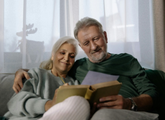 Llegar a la tercera edad con calidad de vida es uno de los grandes retos de la sociedad. Caminar con seguridad, compartir una conversación, seguir el ritmo de una película o participar de una reunión familiar son situaciones cotidianas que muchas veces se dan por sentadas.