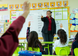Elegir un colegio no es una tarea sencilla ni debe tomarse a la ligera. Esta decisión impacta directamente en el futuro académico, emocional y social de los niños. Por ello, especialistas en educación destacan la importancia de realizar una búsqueda responsable y bien informada antes de decidir.