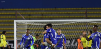 Emelec clasificó a los octavos de final de la Copa Ecuador, pero lo hizo con más angustia que argumentos, con más penales que fútbol. En una noche en la que todo le costó, el ‘Bombillo’ eliminó al Miguel Iturralde, equipo de Segunda Categoría, por 5-4 desde los once pasos, tras igualar 1-1 en los 90 minutos reglamentarios.