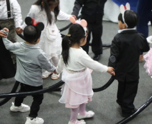 El 22 de agosto, Riobamba fue escenario de un emotivo acto de bienvenida para 20 niños y niñas que se incorporaron a los Centros de Desarrollo Infantil (CDI) Wawas Chéveres del Sur y Panditas Felices. La jornada estuvo marcada por la alegría de las familias y la expectativa de un futuro lleno de aprendizaje y crecimiento para los más pequeños.