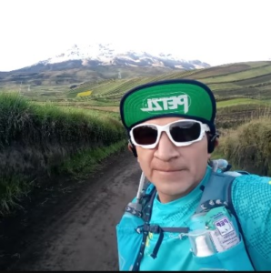 El atleta riobambeño Juan Pablo Mullo Caiza, de 48 años, se encuentra representando al Ecuador en la prestigiosa competencia Ultra-Trail du Mont-Blanc (UTMB), considerado el mundial del trail running, que se desarrolla en el continente europeo recorriendo los territorios de Francia, Italia y Suiza.
