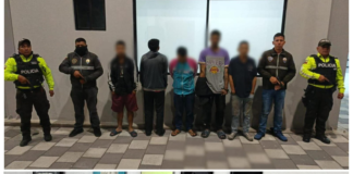 Un duro golpe contra el microtráfico sacudió al cantón Cumandá, en Chimborazo. La Policía Nacional, con una intervención rápida y precisa bautizada como “Paraíso 43”, desarticuló una presunta banda dedicada a la venta ilegal de pasta base de cocaína, droga que estaba lista para ser distribuida en la comunidad y que amenaza especialmente a la juventud.