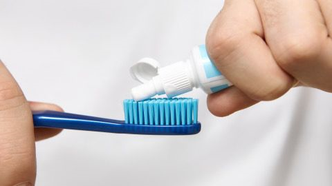 La Agencia Nacional de Regulación, Control y Vigilancia Sanitaria (Arcsa) emitió una advertencia sobre la crema dental Colgate Total Clean Mint, luego de que este producto fuera retirado del mercado en México por posibles efectos adversos en la salud.