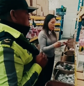 Con el objetivo de proteger la seguridad y bienestar de los consumidores, el Intendente de Policía, Marcelo Mancheno, encabezó un operativo de control en el sector del Parque Industrial en Chimborazo, este 27 de agosto.