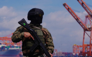 La Autoridad Portuaria de Guayaquil (APG) activó medidas de seguridad tras declarar en emergencia por 60 días sus operaciones en la zona de Data-Villamil, decisión que fue adoptada el 25 de agosto de 2025 mediante resolución firmada por su gerente, Yaqueline Asinc Lucero.