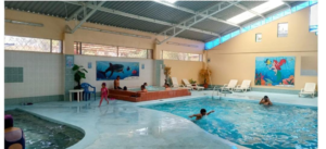 Con una invitación abierta al público, el Complejo Turístico Lago Las Cochas, ubicado en la provincia de Bolívar, se alista para recibir a turistas durante este feriado. Bajo la dirección de Aníbal Coronel, prefecto de la provincia, y Víctor Hugo García Gallegos, gerente de la Empresa Pública de Turismo, el complejo presenta una infraestructura completamente renovada, ideal para el esparcimiento y el disfrute familiar.