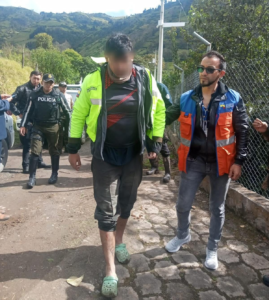 Un ciudadano de 27 años, oriundo de Quito, fue rescatado con vida la tarde del 4 de agosto, luego de permanecer varias horas extraviado en las inmediaciones del nevado El Altar, provincia de Chimborazo.