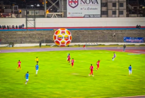Centro Deportivo Olmedo atraviesa una crisis futbolística que ya no se puede disimular, un equipo desordenado, sin ideas y con un cuerpo técnico que no encuentra respuestas, el cuadro riobambeño cayó 2-1 ante Sonorama FC, que volvió a mostrar la solidez con la que inició el campeonato.