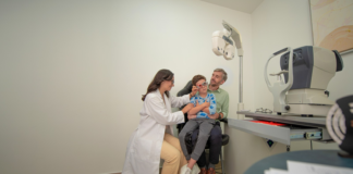 Las vacaciones escolares son el momento ideal para realizar chequeos médicos integrales. En Ecuador, 1 de cada 3 niños tiene sobrepeso u obesidad, y en América Latina el 7% necesita corrección visual. Estos problemas afectan su desempeño académico si no se detectan a tiempo. Aun así, muchos padres solo actúan ante molestias evidentes, descuidando la prevención.