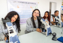 El Ministerio de Educación informó este 15 de agosto de 2025, que todos los estudiantes que cursan el tercer año de bachillerato, en todo el país, deberán comprobar que su número de cédula esté correctamente registrado en la base de datos del Sistema Nacional de Educación.