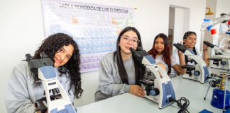 El Ministerio de Educación informó este 15 de agosto de 2025, que todos los estudiantes que cursan el tercer año de bachillerato, en todo el país, deberán comprobar que su número de cédula esté correctamente registrado en la base de datos del Sistema Nacional de Educación.