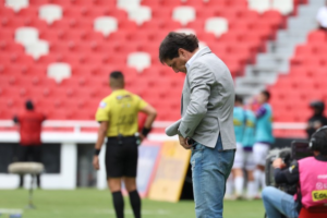 La historia de la Copa Ecuador 2025 tendrá, entre sus capítulos poco halagadores, el nombre de Fabián Frías. El entrenador argentino logró un hecho inusual al quedar eliminado dos veces, con dos equipos distintos, en la misma edición del torneo.