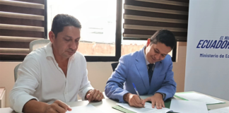 Con la meta de facilitar el acceso a la educación en las comunidades rurales y mejorar la calidad de vida de los estudiantes, la Coordinación Zonal 3 del Ministerio de Educación y el Gobierno Autónomo Descentralizado (GAD) Municipal de Santa Clara firmaron un convenio interinstitucional que beneficiará a 1.109 estudiantes del cantón.