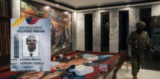 Acabados de mármol, mesas de billar, armas de fuego de distintos calibres y murales alusivos a Pablo Escobar y Joaquín, 'El Chapo', Guzmán. Así es la casa que fue allanada por las Fuerzas Armadas (FF.AA.) durante la Operación Gran Escala, en Quevedo.