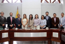 El pasado 21 de agosto se desarrolló un encuentro clave para el fortalecimiento del sistema de salud en el país. La viceministra de Gobierno, Justina Zambrano, encabezó una mesa de articulación junto a los gobernadores provinciales, delegados de la Comisión de Salud de la Asamblea Nacional y autoridades del Ministerio de Salud Pública.