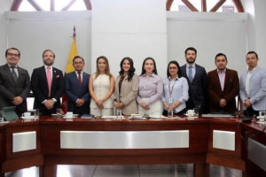 El pasado 21 de agosto se desarrolló un encuentro clave para el fortalecimiento del sistema de salud en el país. La viceministra de Gobierno, Justina Zambrano, encabezó una mesa de articulación junto a los gobernadores provinciales, delegados de la Comisión de Salud de la Asamblea Nacional y autoridades del Ministerio de Salud Pública.