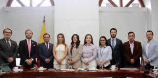 El pasado 21 de agosto se desarrolló un encuentro clave para el fortalecimiento del sistema de salud en el país. La viceministra de Gobierno, Justina Zambrano, encabezó una mesa de articulación junto a los gobernadores provinciales, delegados de la Comisión de Salud de la Asamblea Nacional y autoridades del Ministerio de Salud Pública.