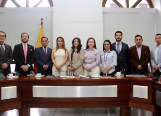 El pasado 21 de agosto se desarrolló un encuentro clave para el fortalecimiento del sistema de salud en el país. La viceministra de Gobierno, Justina Zambrano, encabezó una mesa de articulación junto a los gobernadores provinciales, delegados de la Comisión de Salud de la Asamblea Nacional y autoridades del Ministerio de Salud Pública.