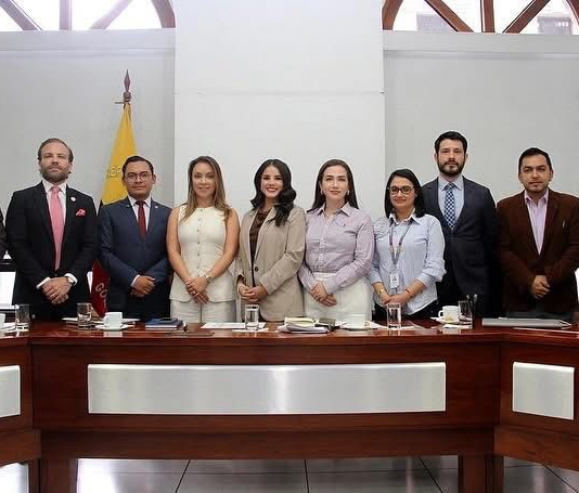 El pasado 21 de agosto se desarrolló un encuentro clave para el fortalecimiento del sistema de salud en el país. La viceministra de Gobierno, Justina Zambrano, encabezó una mesa de articulación junto a los gobernadores provinciales, delegados de la Comisión de Salud de la Asamblea Nacional y autoridades del Ministerio de Salud Pública.