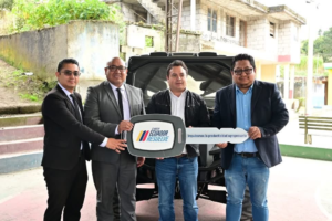 El 1 de agosto, la parroquia de Bilbao, en Penipe fue escenario de un acto significativo para el fortalecimiento del sector agropecuario local. En una ceremonia oficial, el Ministerio de Agricultura y Ganadería (MAG), a través de su Dirección Distrital en Chimborazo, entregó un vehículo Polaris Ranger al GAD Parroquial, con el fin de facilitar la movilidad para el seguimiento de proyectos productivos y mejorar la asistencia técnica a los agricultores y ganaderos de la zona.