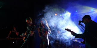 Este viernes 29 de agosto, a las 19H00, el Centro Cultural Pachano Lalama de Ambato será escenario de un concierto gratuito que traerá de vuelta los grandes clásicos del rock de las décadas de los 90 y 2000.