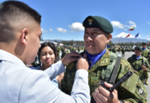 En un acto lleno de solemnidad y profundo significado institucional, el personal militar profesional de la Brigada de Caballería Blindada N.º 11 “Galápagos” fue ascendido al grado inmediato superior. La ceremonia se llevó a cabo con la presencia de autoridades provinciales, mandos militares y familiares de los uniformados.
