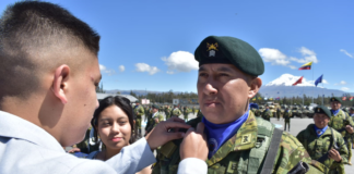 En un acto lleno de solemnidad y profundo significado institucional, el personal militar profesional de la Brigada de Caballería Blindada N.º 11 “Galápagos” fue ascendido al grado inmediato superior. La ceremonia se llevó a cabo con la presencia de autoridades provinciales, mandos militares y familiares de los uniformados.