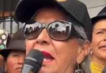En Cotopaxi, Eugenia Cabrera, madre de José Arroyo, alcalde de Pujilí que cumple prisión preventiva en un centro penitenciario femenino por presunto peculado, inició una huelga de hambre en protesta por la detención de su hijo. Cabrera asegura que Arroyo es inocente y denunció irregularidades durante el allanamiento a su vivienda el pasado 7 de agosto.