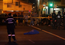 La violencia en Ecuador continúa en ascenso y las cifras oficiales del primer semestre de 2025 revelan un panorama alarmante: en el 47% de los cantones del país aumentaron los homicidios, mientras que en varias zonas la inseguridad alcanzó niveles inéditos. De mantenerse esta tendencia, 2025 se perfila como el año más violento en la historia nacional.