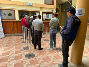Desde el 4 de agosto de 2025, los ciudadanos ecuatorianos que no hayan ejercido su derecho al voto en las últimas elecciones, o aquellos que hayan extraviado su certificado de votación, ya pueden obtener este documento esencial con mayor facilidad.