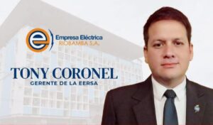 Este 1 de agosto, en medio de una fuerte expectativa ciudadana y un ambiente tenso, la Empresa Eléctrica Riobamba S.A. (EERSA) finalmente eligió a su nuevo gerente general. Se trata de Tony Coronel, quien fue designado por la Junta de Accionistas durante una reunión celebrada en las instalaciones de la empresa.