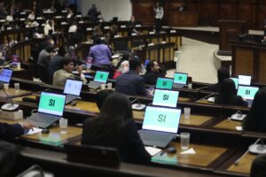 El 26 de agosto de 2025, la Asamblea Nacional aprobó la Ley de Transparencia Social también conocida como Ley de Fundaciones, que incorpora reformas tributarias significativas. La normativa impone un impuesto fijo del 12 % sobre dividendos y utilidades distribuidas, y un gravamen adicional de hasta el 2,5 % sobre las utilidades retenidas, generando críticas por configurarse como una doble tributación que podría afectar especialmente a pequeñas y medianas empresas.