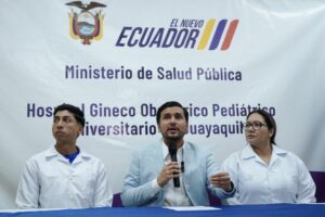 Ante la Comisión de Salud de la Asamblea Nacional, el ministro Jimmy Martin Delgado respondió a la controversia sobre la muerte de recién nacidos en el Hospital Universitario de Guayaquil, calificando de “mentirosas” las versiones que afirmaban que 18 bebés habían fallecido por el uso de cánulas reutilizadas.