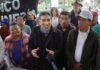 Este martes 26 de agosto de 2025, el excandidato presidencial Yaku Pérez Guartambel acudió a la Fiscalía General del Estado, en representación de la Federación de Organizaciones Indígenas y Campesinas del Azuay (FOA), para presentar una denuncia formal en contra del presidente Daniel Noboa, la primera dama Lavinia Valbonesi y la empresa minera Dundee Precious Metals (DPM) por presuntas irregularidades que podrían constituir delito de tráfico de influencias y cohecho.