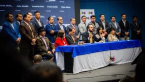 Este lunes 8 de septiembre de 2025, la Asociación de Municipalidades Ecuatorianas (AME), que agrupa a 221 alcaldías del país, anunció que presentará una demanda ante la Corte Constitucional contra el Gobierno central por incumplimiento del artículo 200 del COOTAD y de la Constitución, debido al atraso en transferencias de recursos fundamentales para la gestión local.