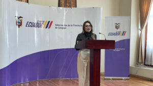El Ejecutivo de Daniel Noboa ratificó este lunes que la decisión de eliminar el subsidio al diésel, que eleva su precio de USD 1,80 a USD 2,80 por galón, es definitiva. Carolina Jaramillo, vocera de la Presidencia, declaró desde Latacunga que no aceptarán presiones ni retrocesos pese a la movilización de gremios, comunidades indígenas y transportistas.