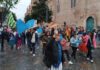 Miles de ciudadanos se han congregado este martes en Cuenca para participar en una marcha en defensa del agua y en rechazo al proyecto minero Loma Larga, ubicado en las inmediaciones de Quimsacocha. Bajo el lema “Quimsacocha no se toca”, la manifestación pacífica reúne a personas de todas las edades.