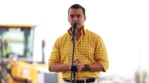 El presidente Daniel Noboa derogó este miércoles el Decreto Ejecutivo 116, medida que le había concedido la potestad de establecer “excepcional y temporalmente” precios mínimos de sustentación y precios de referencia para la caja de banano exportable.