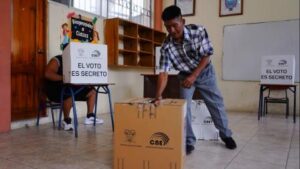 Ecuador fija fechas y presupuesto para el referéndum 2025