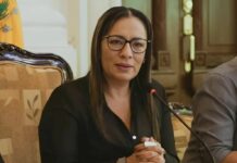 La ministra de Gobierno, Zaida Rovira, se pronunció este domingo 28 de septiembre sobre los sucesos ocurridos en Cotacachi y la situación del paro nacional que convoca la Conaie. En su mensaje en la red social X, Rovira sostuvo que, junto con manifestantes pacíficos deben diferenciarse quienes “se infiltran para delinquir”.