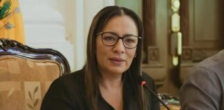 La ministra de Gobierno, Zaida Rovira, se pronunció este domingo 28 de septiembre sobre los sucesos ocurridos en Cotacachi y la situación del paro nacional que convoca la Conaie. En su mensaje en la red social X, Rovira sostuvo que, junto con manifestantes pacíficos deben diferenciarse quienes “se infiltran para delinquir”.